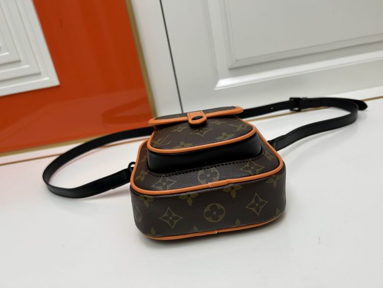 M69404 15X17X8cm XMY 2色 15