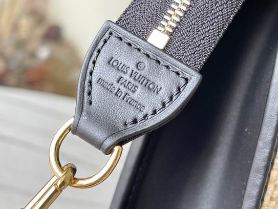 M81366 9.8x7.9x2.2cm gf (9)