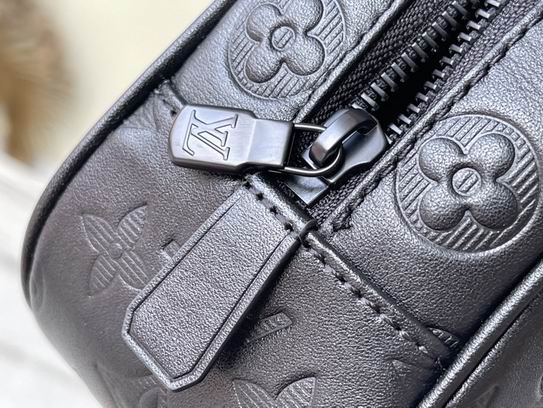 Monogram盥洗包M68589 26x17x7cm gf (6)