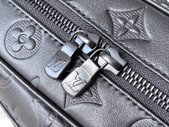 Monogram盥洗包M68589 26x17x7cm gf (8)