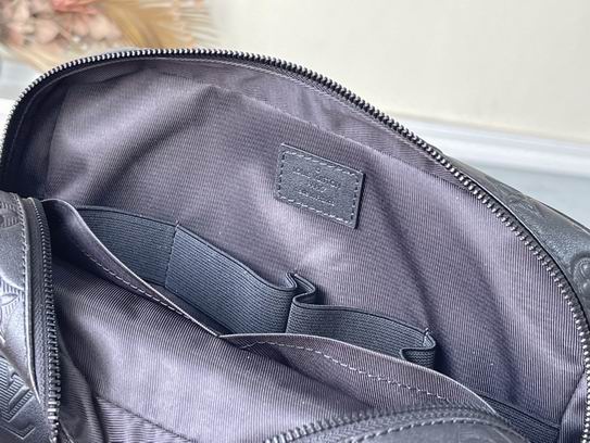 Monogram盥洗包M68589 26x17x7cm gf (9)