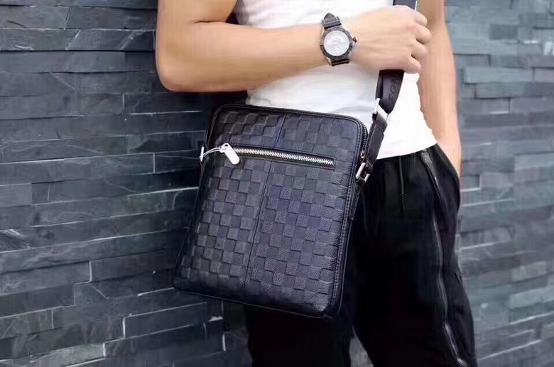 Monogram 0695 25X28X6cm WP (2)