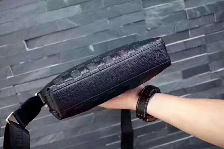 Monogram 0695 25X28X6cm WP (7)