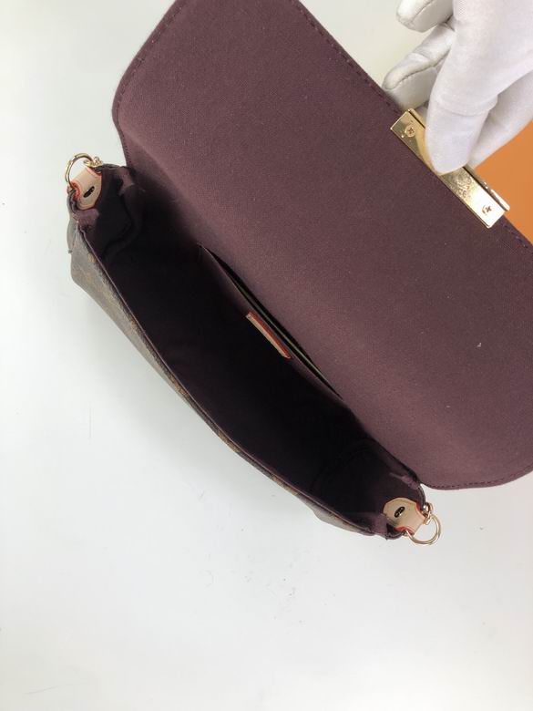 Monogram M40718 28X17X4 bc (22)