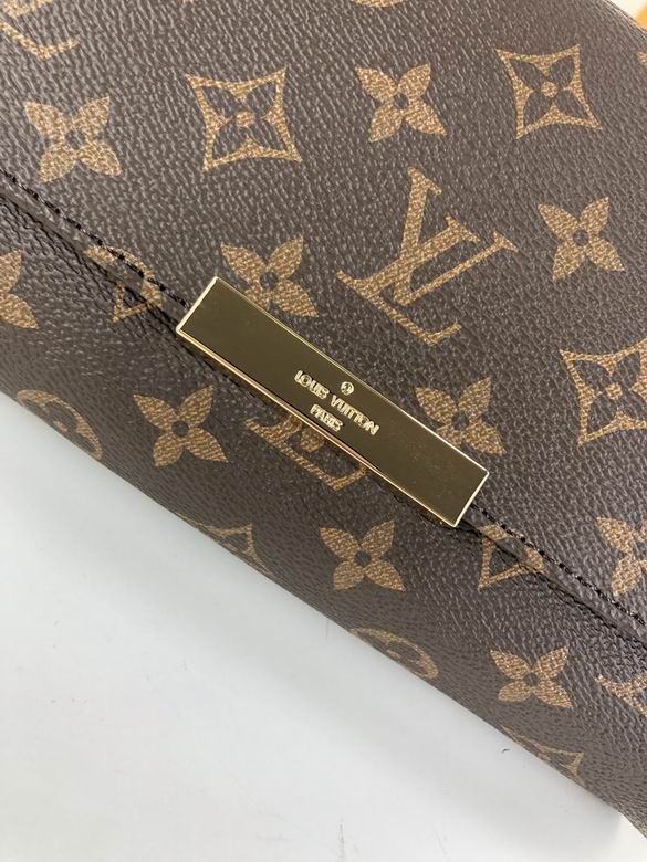 Monogram M40718 28X17X4 bc (26)