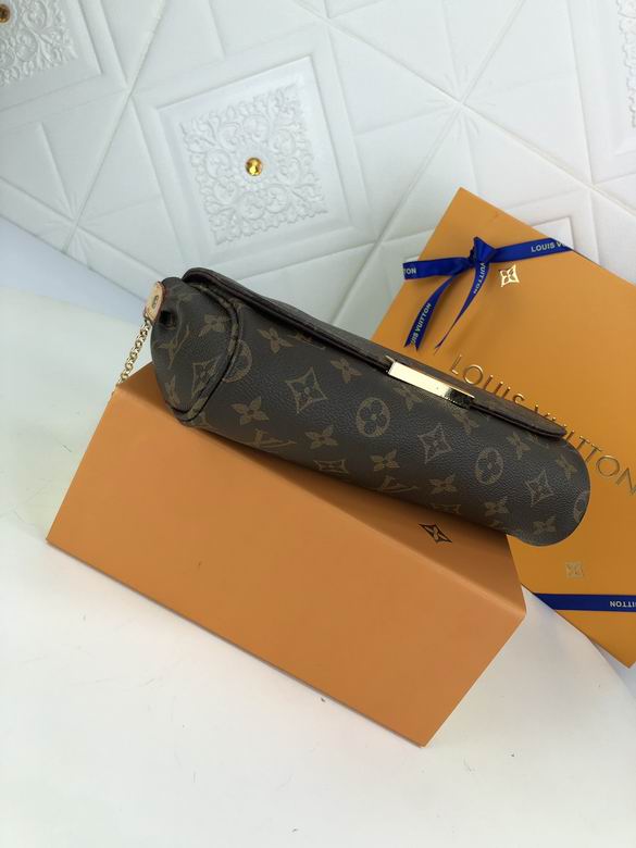 Monogram M40718 28X17X4 bc (27)