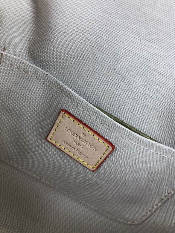 Monogram M40718 28X17X4 bc (4)