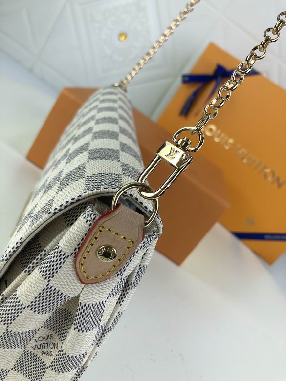 Monogram M40718 28X17X4 bc (5)