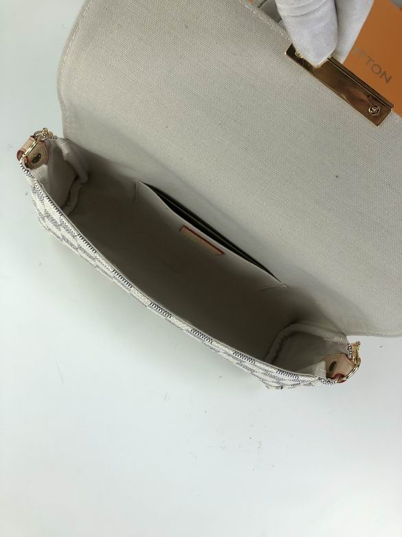 Monogram M40718 28X17X4 bc (6)