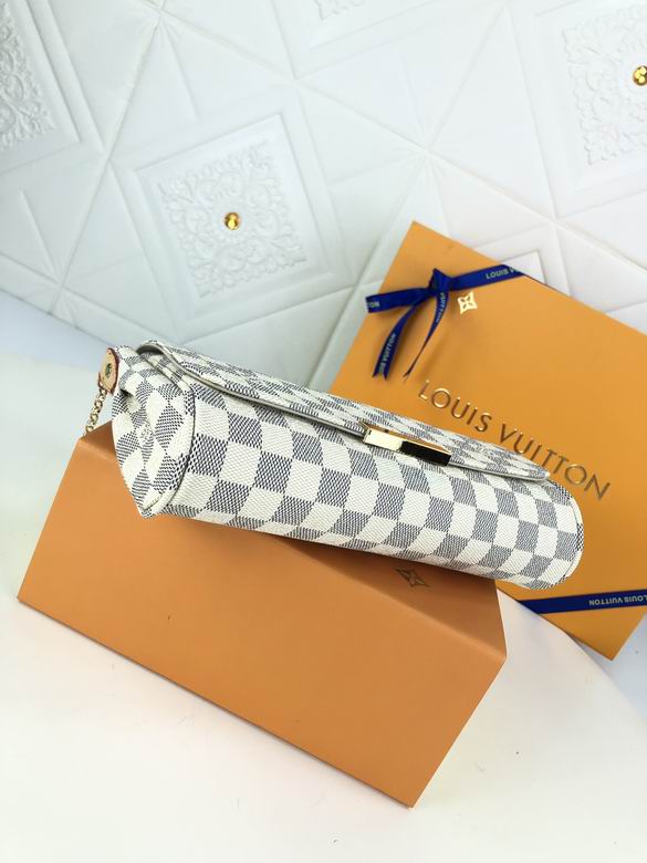 Monogram M40718 28X17X4 bc (8)