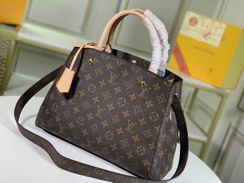 Montaigne M41056 33×23×15 bc (3)