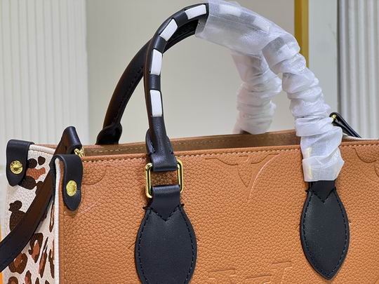 OnTheGo m45373 m45719 25x19x11cm cs (8)