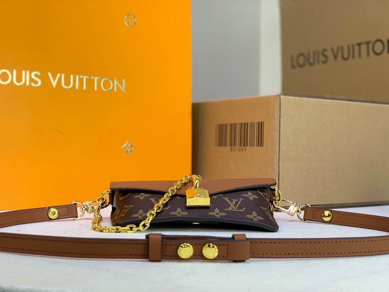 Padlock on Strap M80472 19X11X3 ss (9)