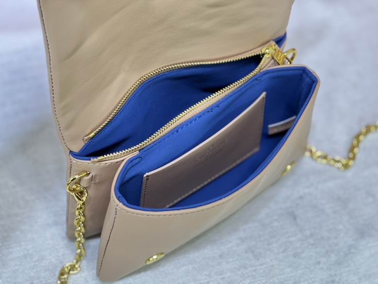 Pochette Coussin M80742 20X14X8 ss (2)