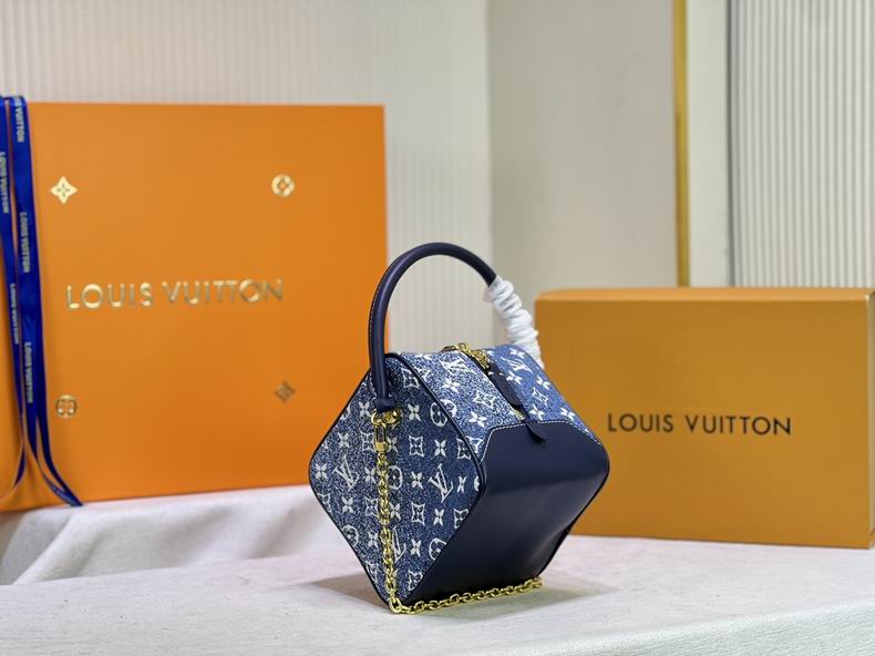 Square bag M59611 16x16x16 cm cs (3)