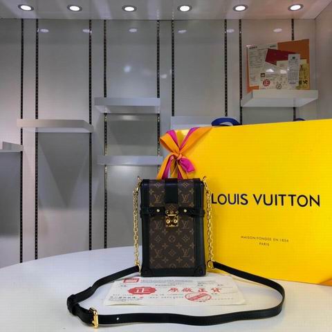 Trunk Vertical M63913 wq (1)