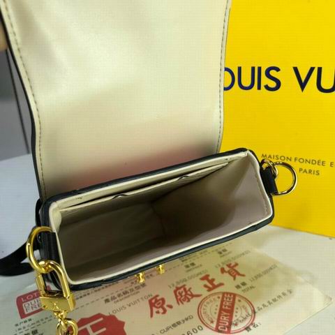 Trunk Vertical M63913 wq (12)