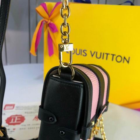 Trunk Vertical M63913 wq (17)