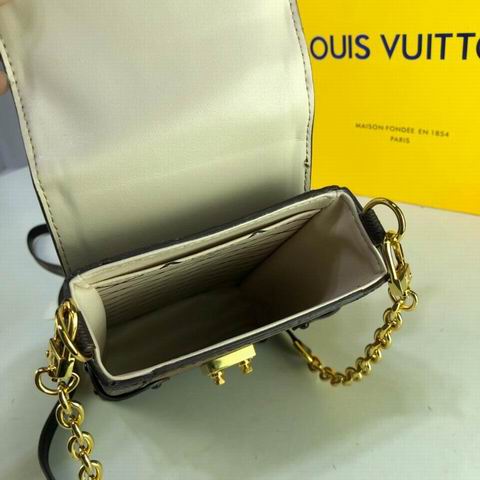 Trunk Vertical M63913 wq (24)