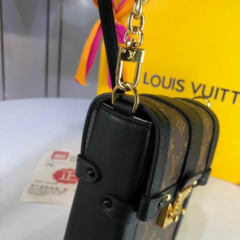 Trunk Vertical M63913 wq (3)