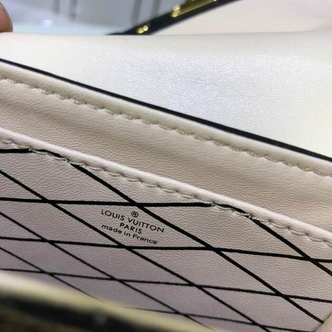 Trunk Vertical M63913 wq (5)