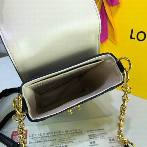 Trunk Vertical M63913 wq (7)