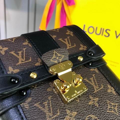 Trunk Vertical M63913 wq (8)