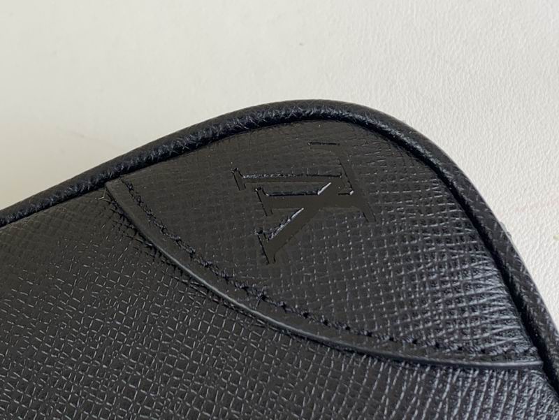 Voyage M30925十字纹克36.5x27.5x6cm gf (6)