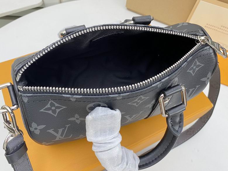 keepall xs M45947 21X12X9 wm (3)