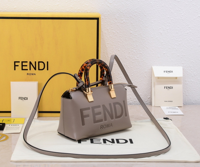 005 17X18X8cm WW 2 (2)