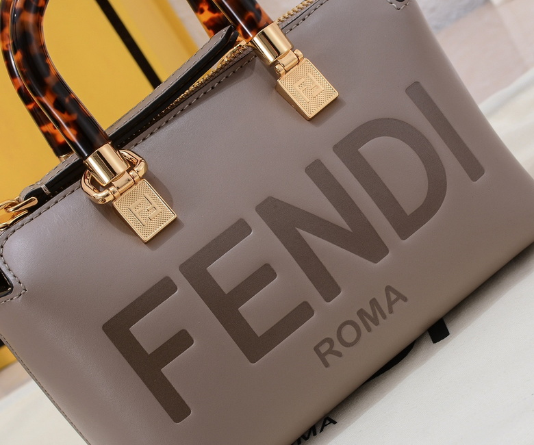 005 17X18X8cm WW 2 (6)