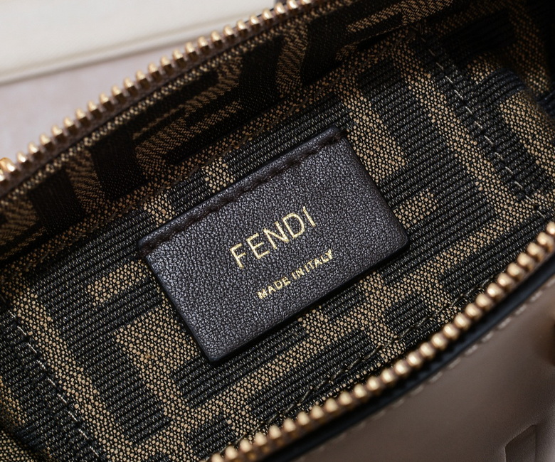 005 17X18X8cm WW 2 (7)