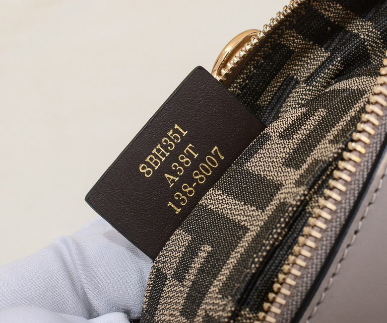 005 17X18X8cm WW 2 (8)