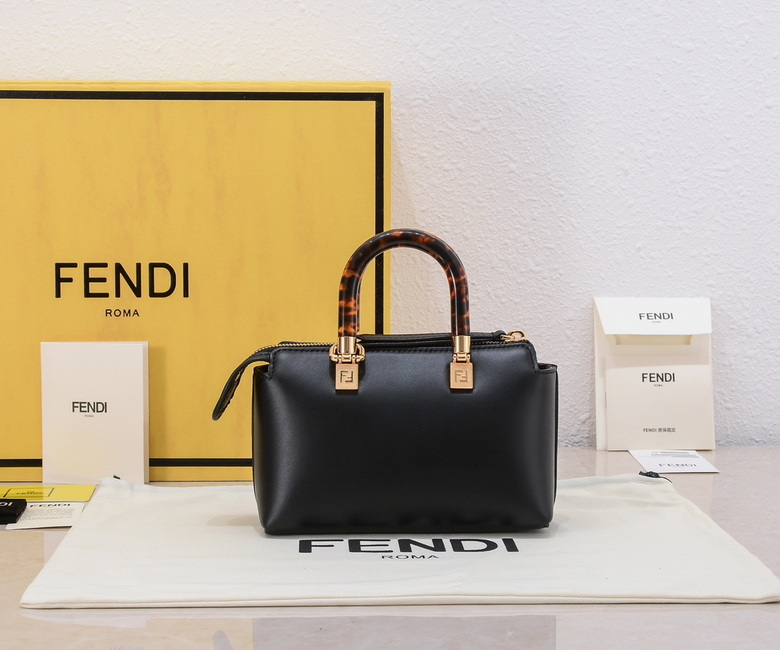 005 17X18X8cm WW 3 (4)