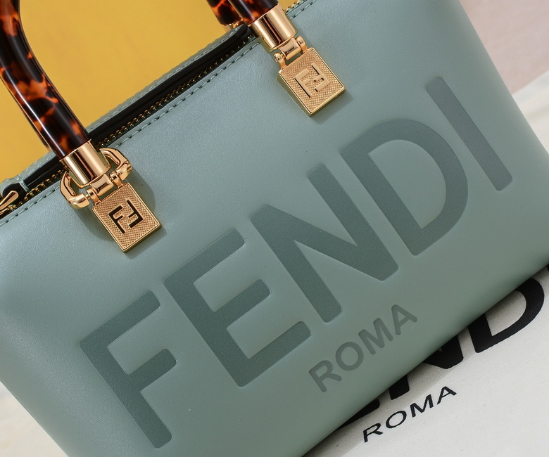 005 17X18X8cm WW 5 (6)