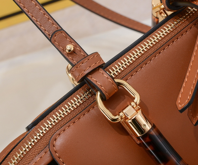 005 17X18X8cm WW 6 (6)