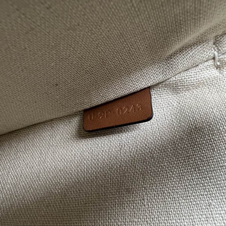 100502 24X17X2cm YG 6