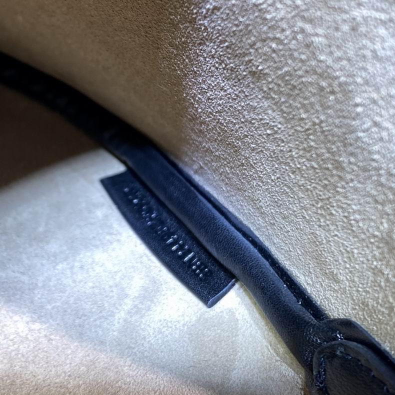 1388 29x22x13 cm wr (17)