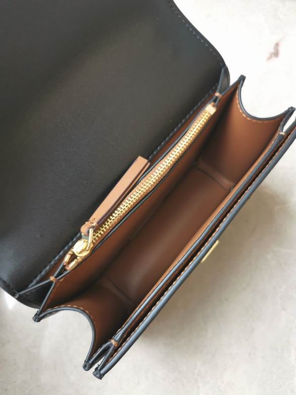 207 19X13.5X6.5cm TB 3