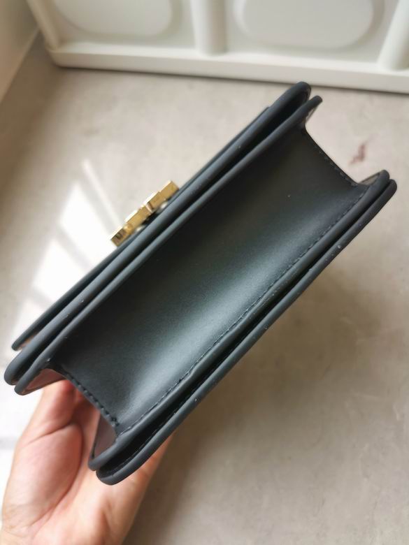 207 19X13.5X6.5cm TB 4