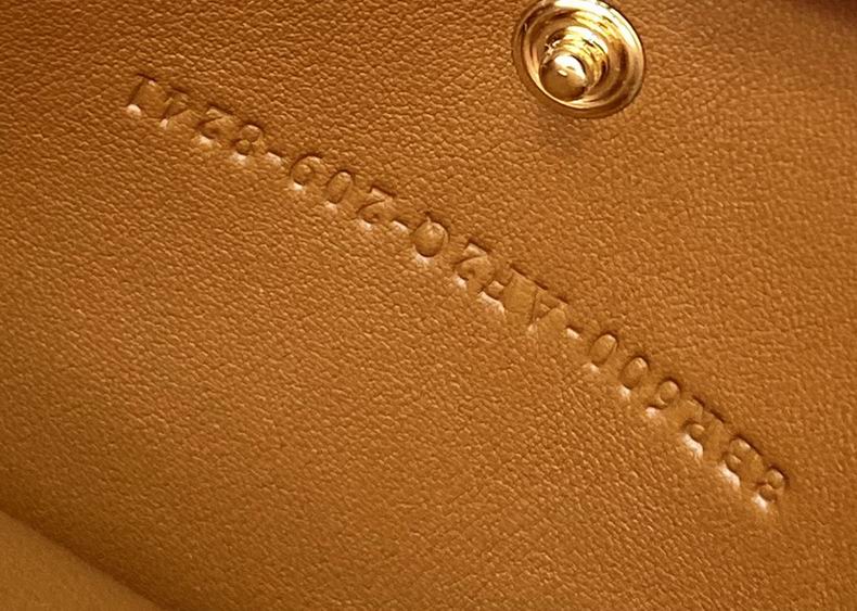 8372 28x6x14 cm wr (8)