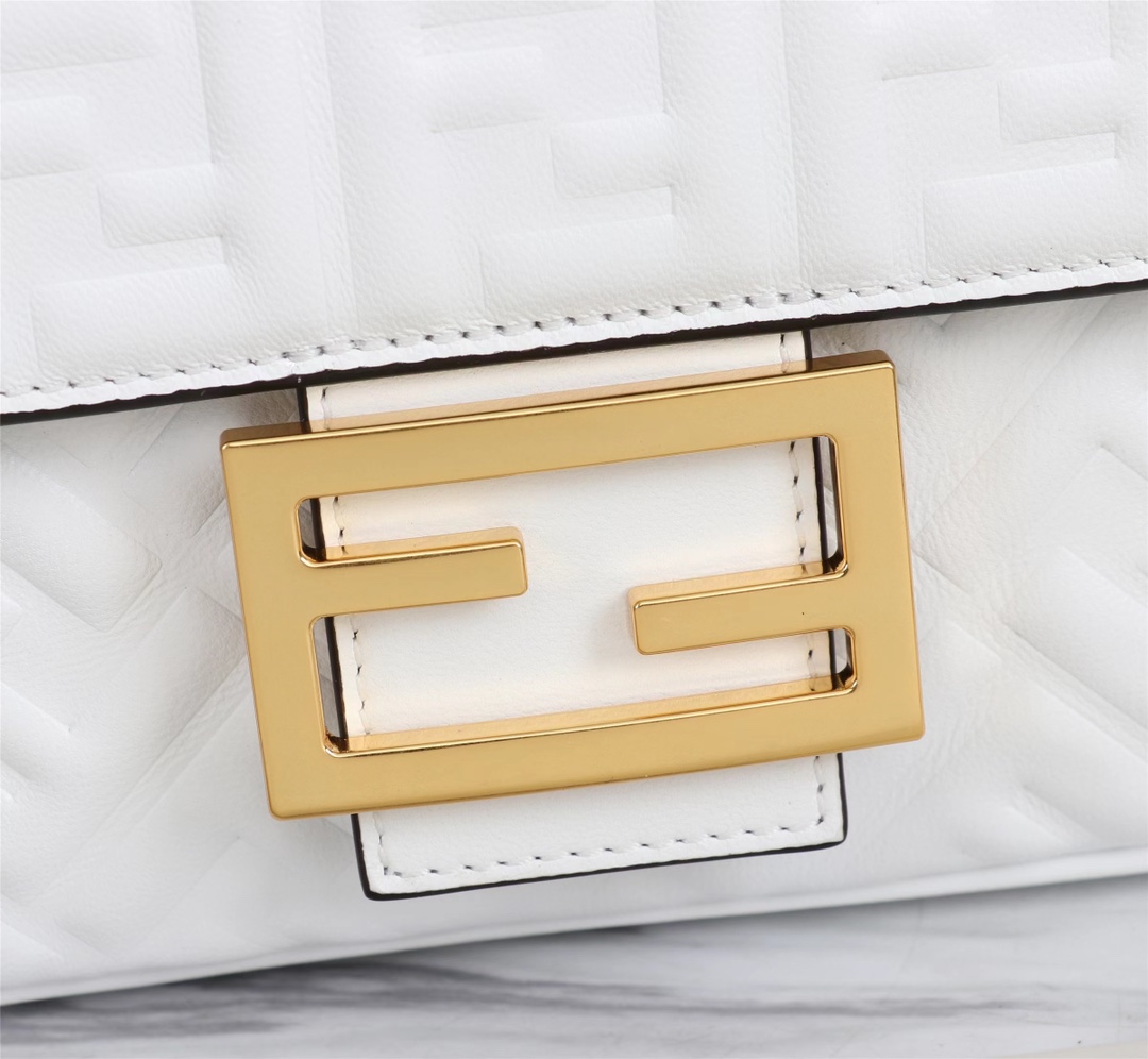 8BR793 24x7x13 cm wr (23)