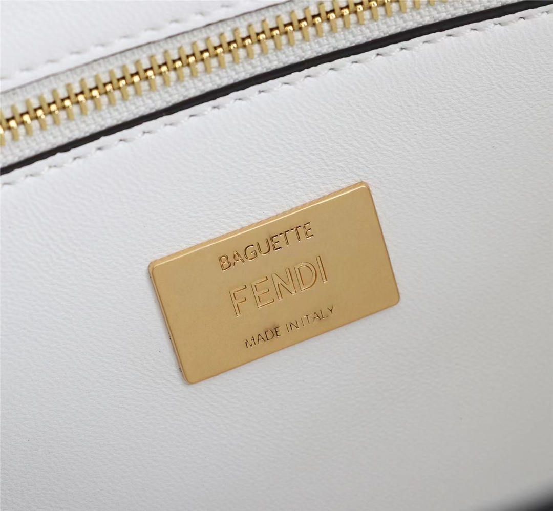 8BR793 24x7x13 cm wr (25)