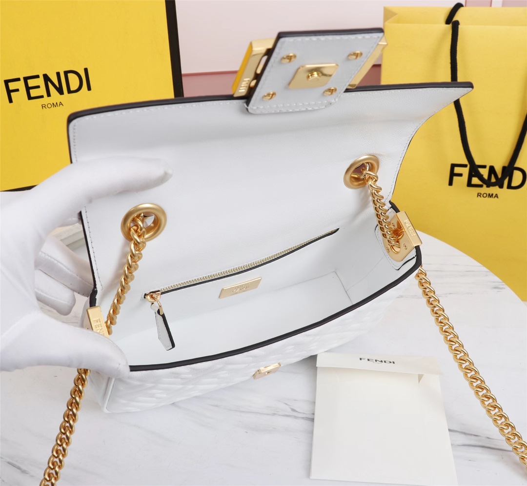 8BR793 24x7x13 cm wr (26)