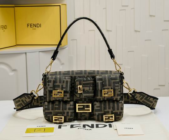 Fendi Baguette 680216 27cm ww (1)