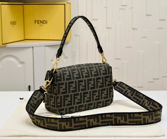 Fendi Baguette 680216 27cm ww (4)