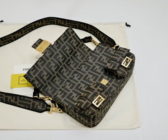 Fendi Baguette 680216 27cm ww (5)