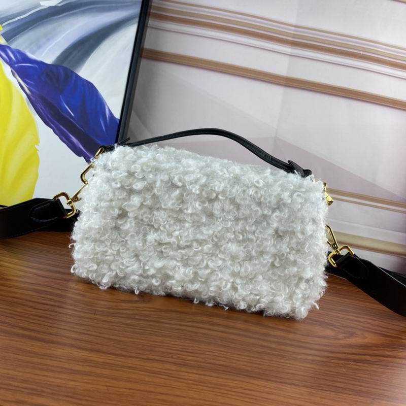 Fendi 02白色羊毛绒 27cm ww (4)