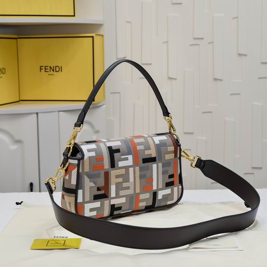 Fendi 1002 27x6x14cm ww (2)