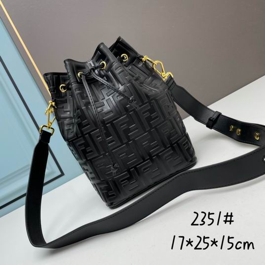 Fendi 23511 17x25x15cm ww (1)